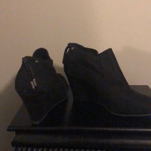 Women’s wedge heel ankle boot